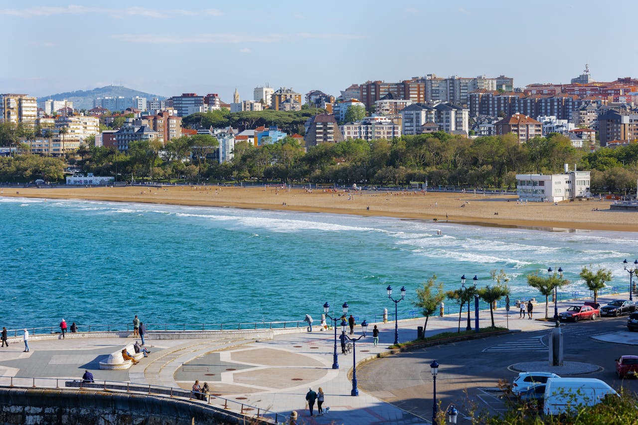Cómo Llegar del Aeropuerto de Santander a las Principales Ciudades de Cantabria
