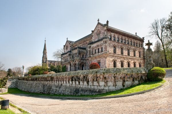 Panorámica del Palacio de Sobrellano, Comillas (Cantabria)