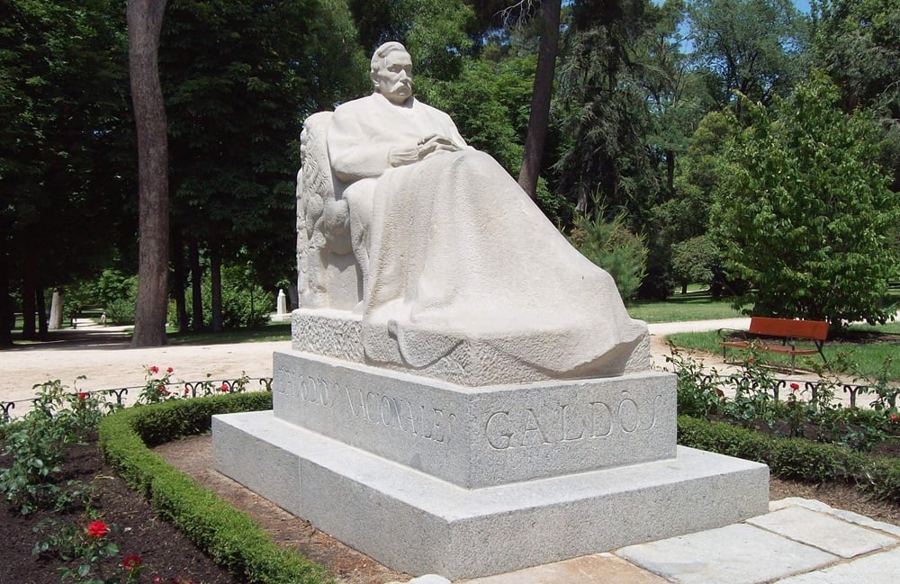 Escultura de Galdós en El Retiro