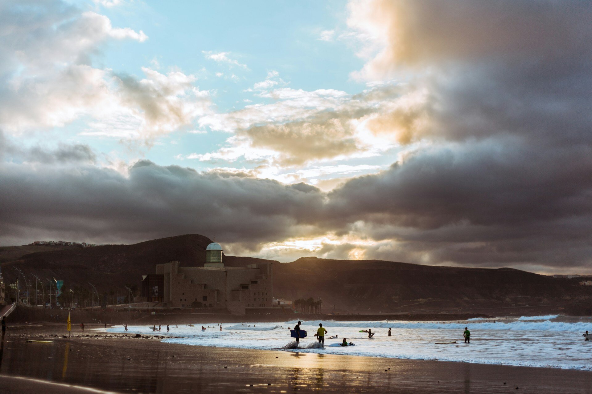 playa las canteras las palmas de gran canaria binter